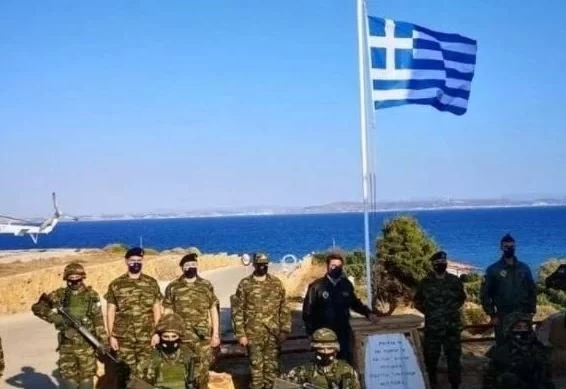 Παραλήρημα από την Άγκυρα για τη φωτογραφία Χαρδαλιά στις Οινούσσες - "Ποζάρει σε τουρκικό έδαφος με φόντο τη Σμύρνη"